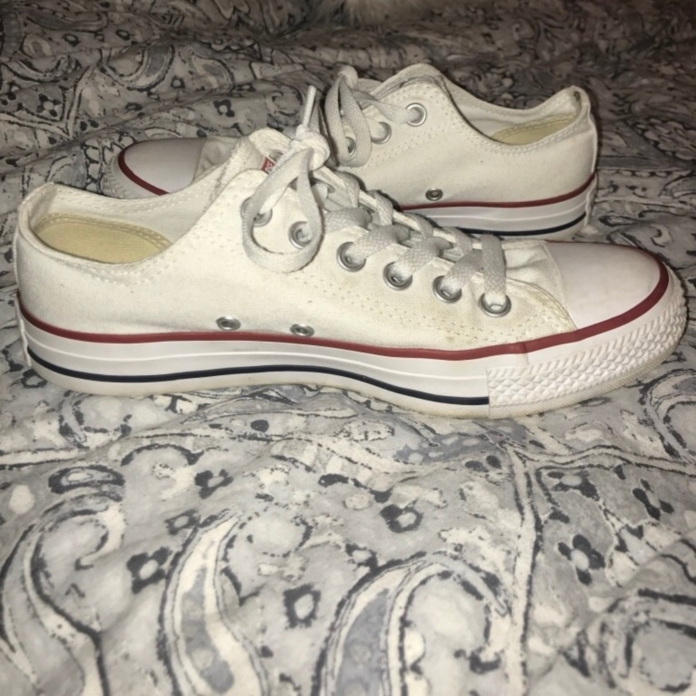 White converse Women’s size 7.5 and Men’s size 5